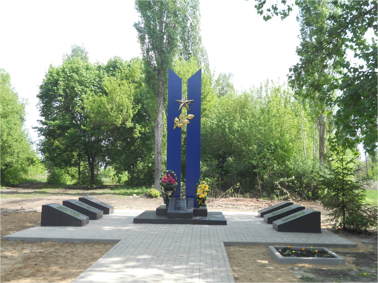 ОБЕЛИСК ПОГИБШИМ ВОИНАМ В ВЕЛИКОЙ ОТЕЧЕСТВЕННОЙ ВОЙНЕ  В СЕЛЕ АННОВКА.